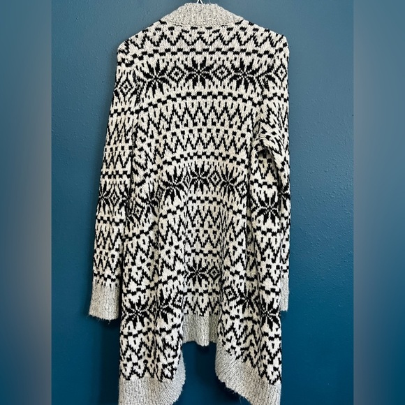 Bethany Mota Snowflake Print Knit Cardigan - Small - Picture 3 of 8